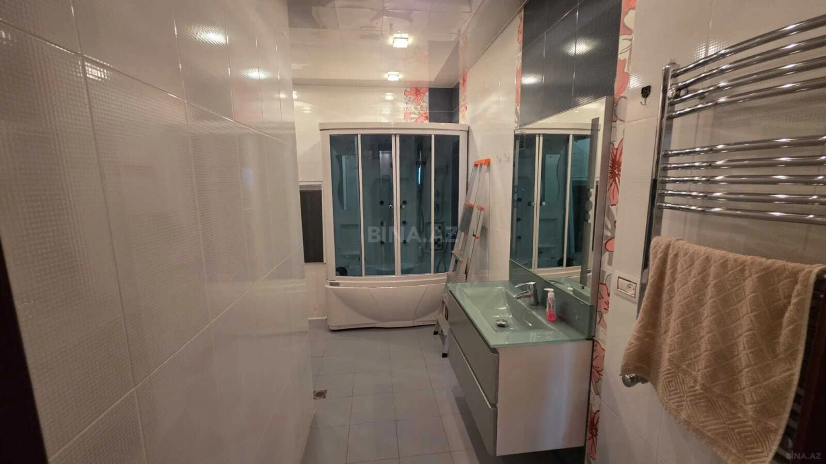 Kirayə verilir 3 otaqlı mənzil 150 m²