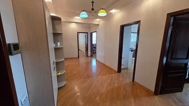 Kirayə verilir 3 otaqlı mənzil 150 m²