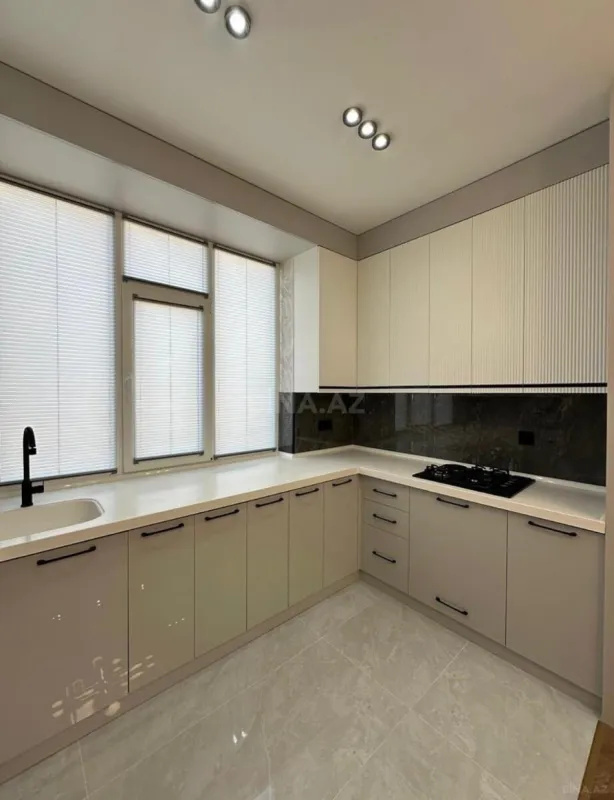 Kirayə verilir 2 otaqlı mənzil 90 m²