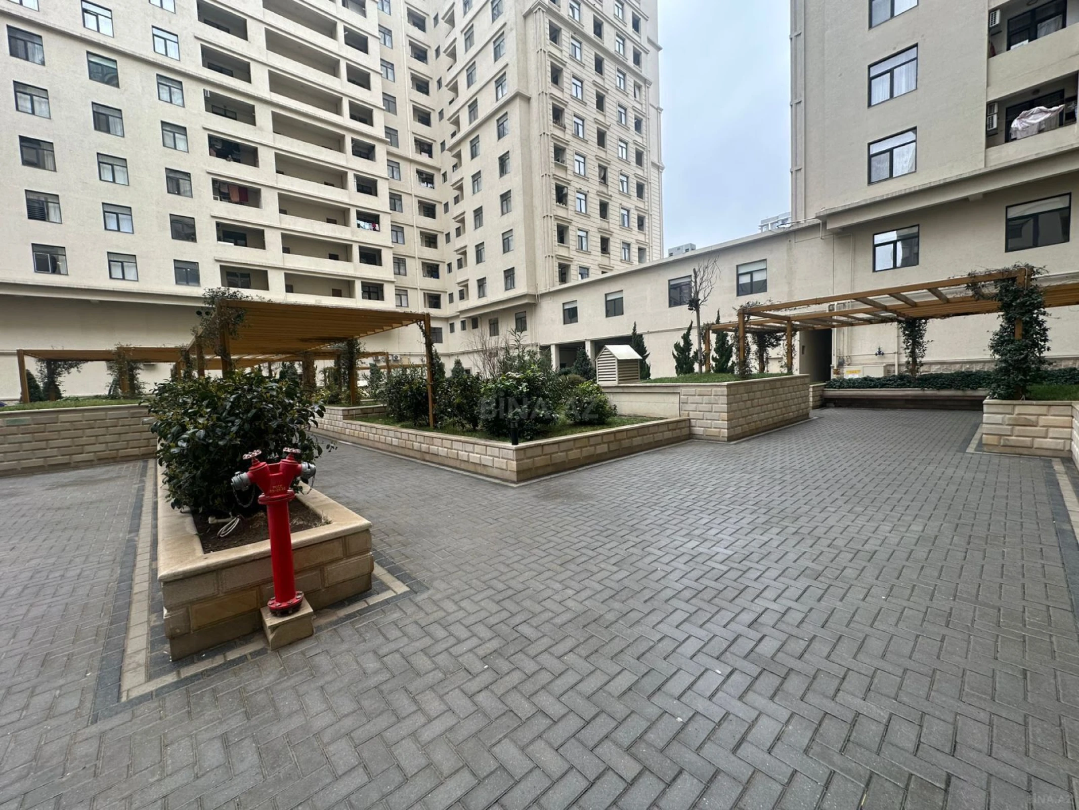 Satılır 2 otaqlı mənzil 85 m²
