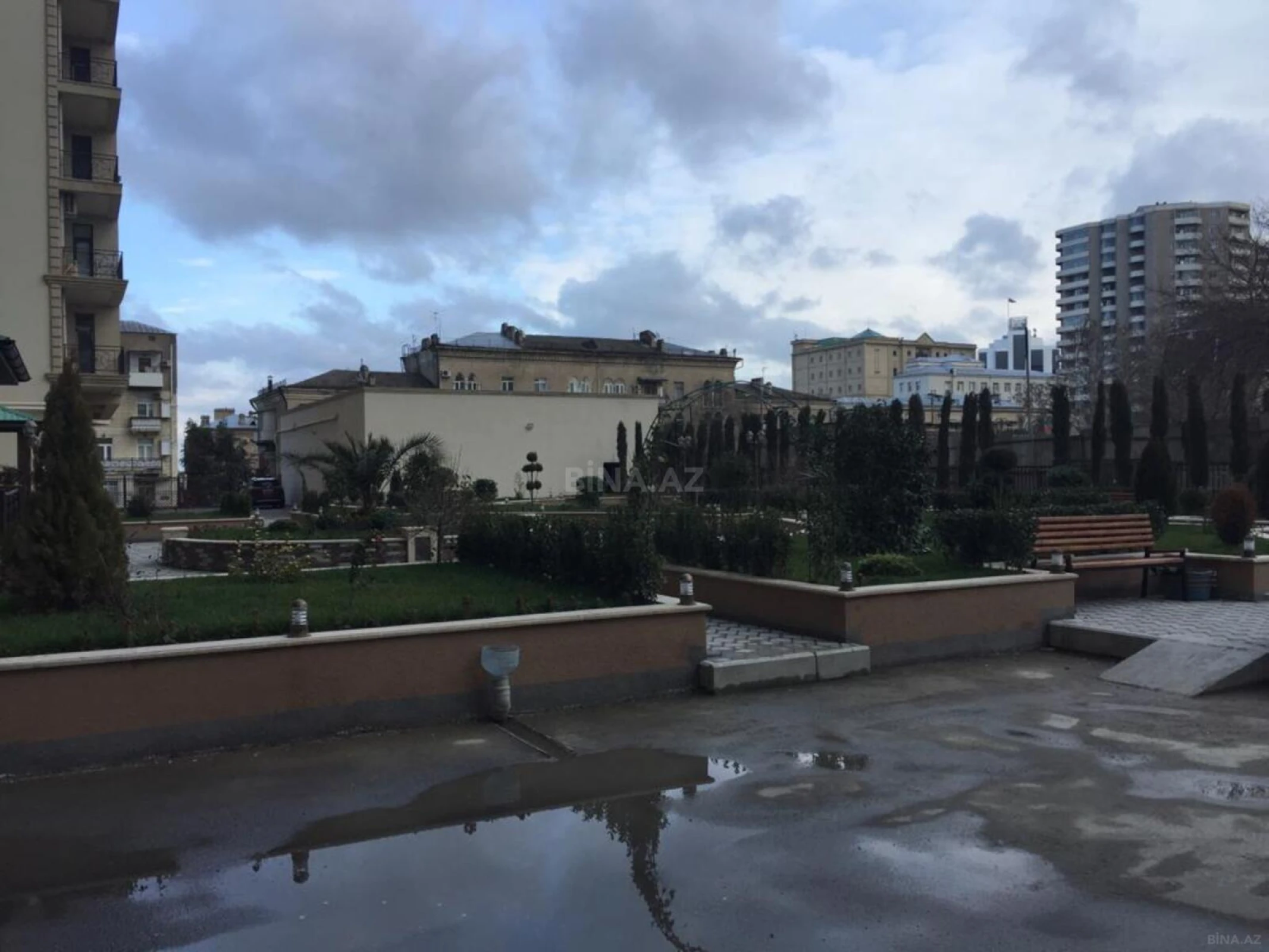 Satılır 3 otaqlı mənzil 163.3 m²