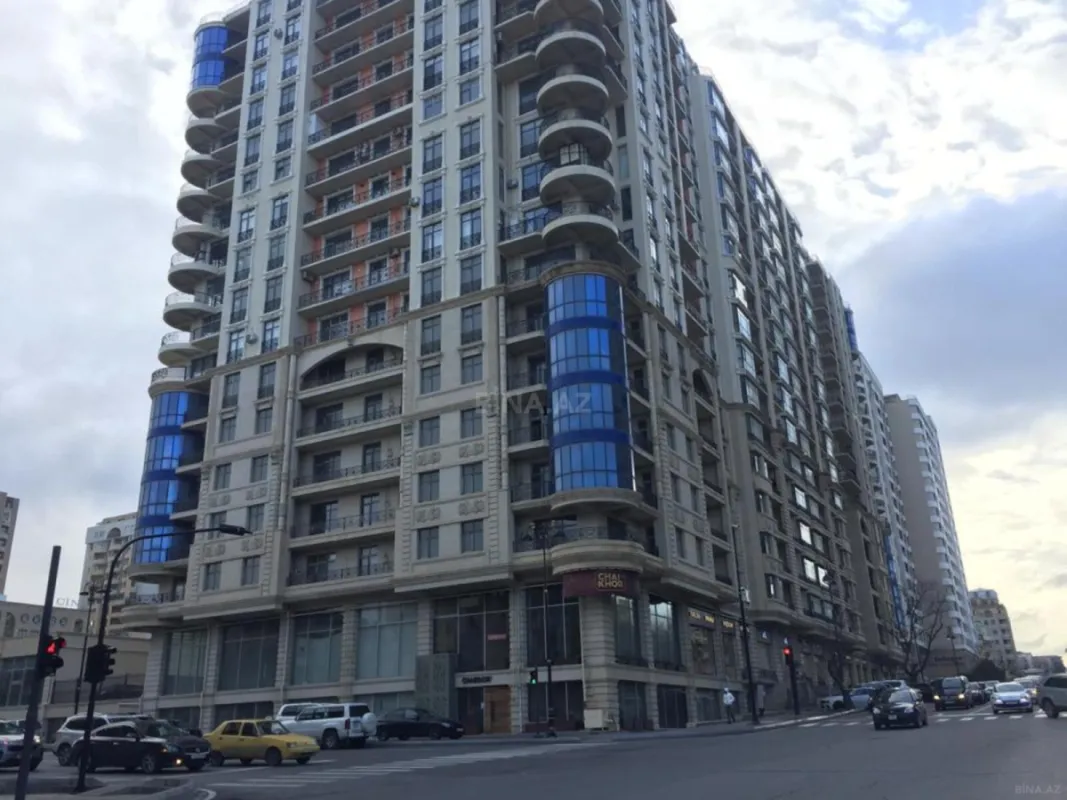 Satılır 3 otaqlı mənzil 163.3 m²