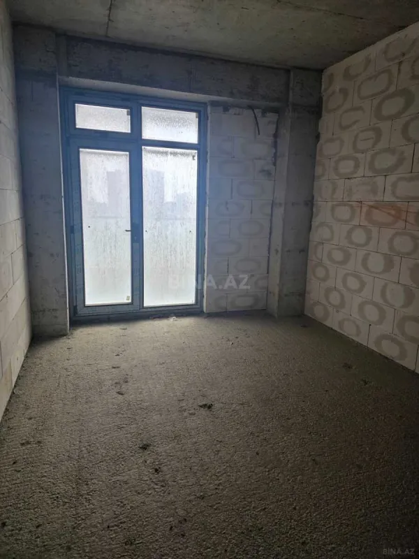 Satılır 4 otaqlı mənzil 180 m²