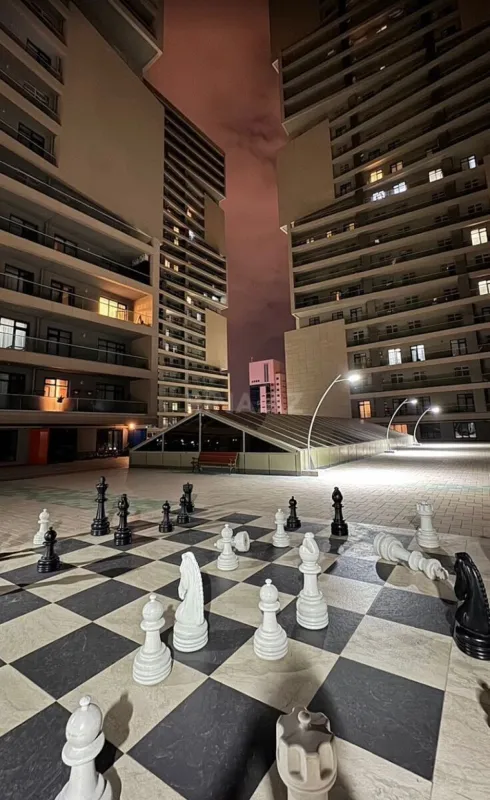 Satılır 4 otaqlı mənzil 180 m²