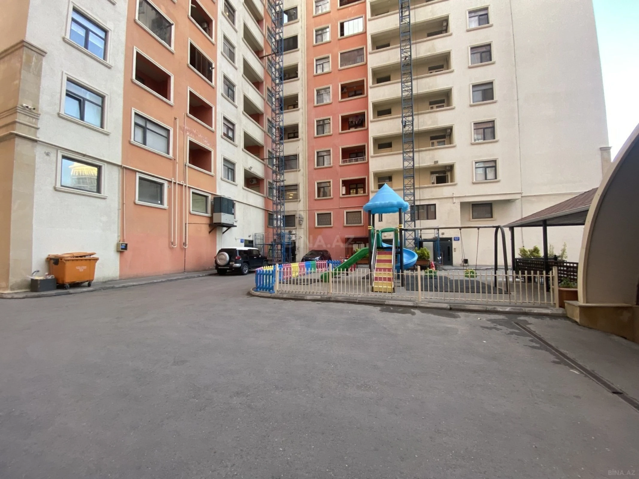 Satılır 2 otaqlı mənzil 61 m²