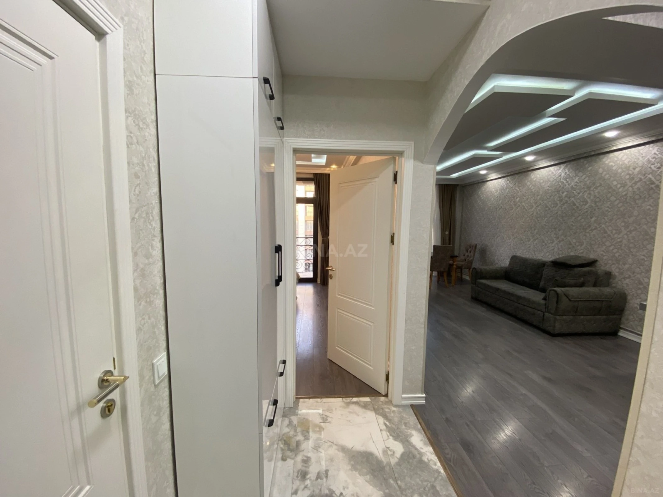 Satılır 2 otaqlı mənzil 61 m²