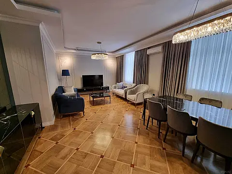 Satılır 3 otaqlı mənzil 140 m² — Bakı 3 otaq 140.00 m²