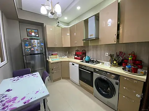 Satılır 3 otaqlı mənzil 105 m²