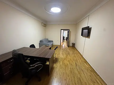 Kirayə verilir 3 otaqlı ofis 90 m²