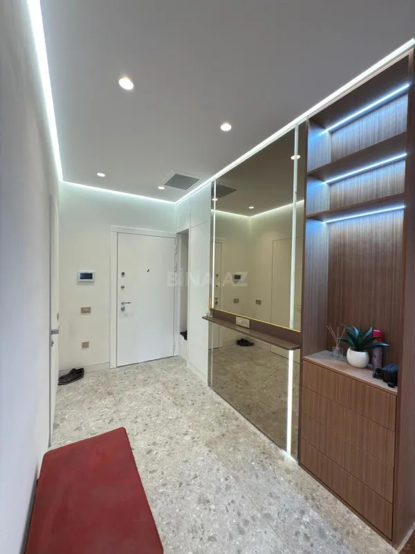Satılır 3 otaqlı mənzil 93 m²