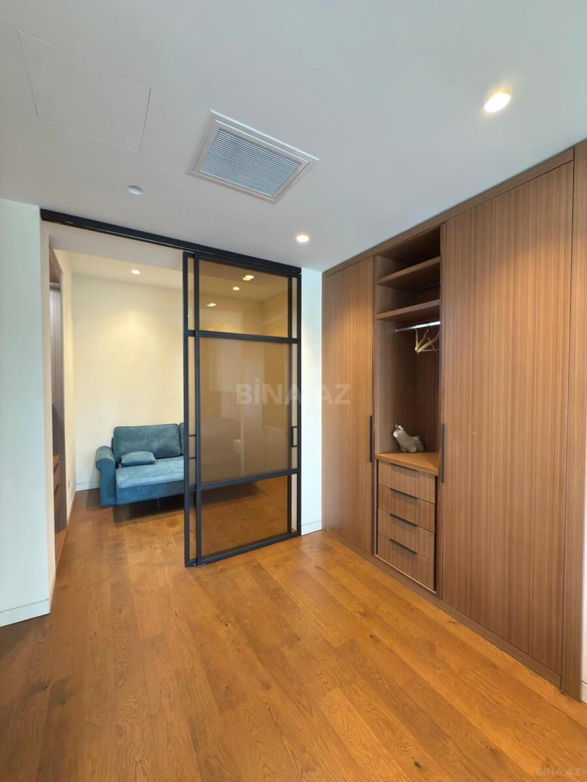 Satılır 3 otaqlı mənzil 93 m²