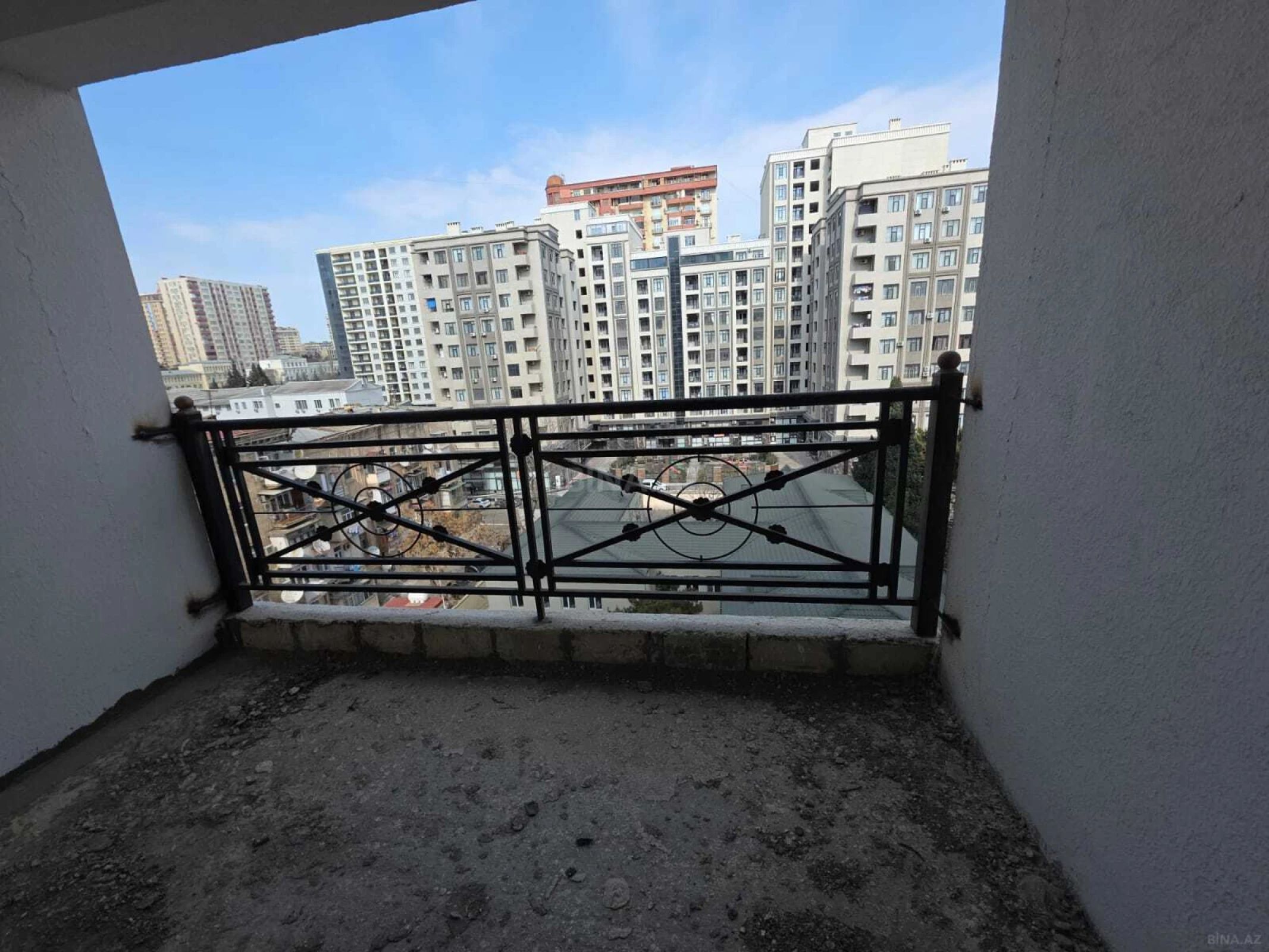 Satılır 3 otaqlı mənzil 153 m²
