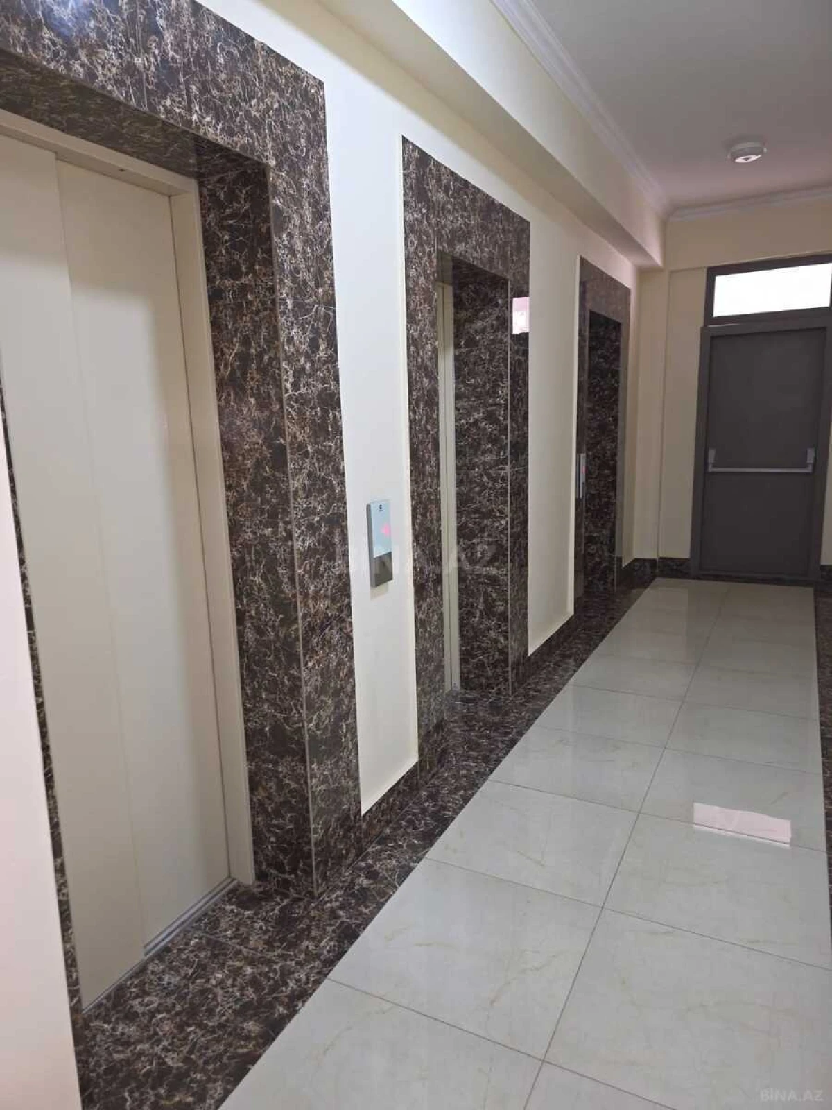 Satılır 3 otaqlı mənzil 153 m²