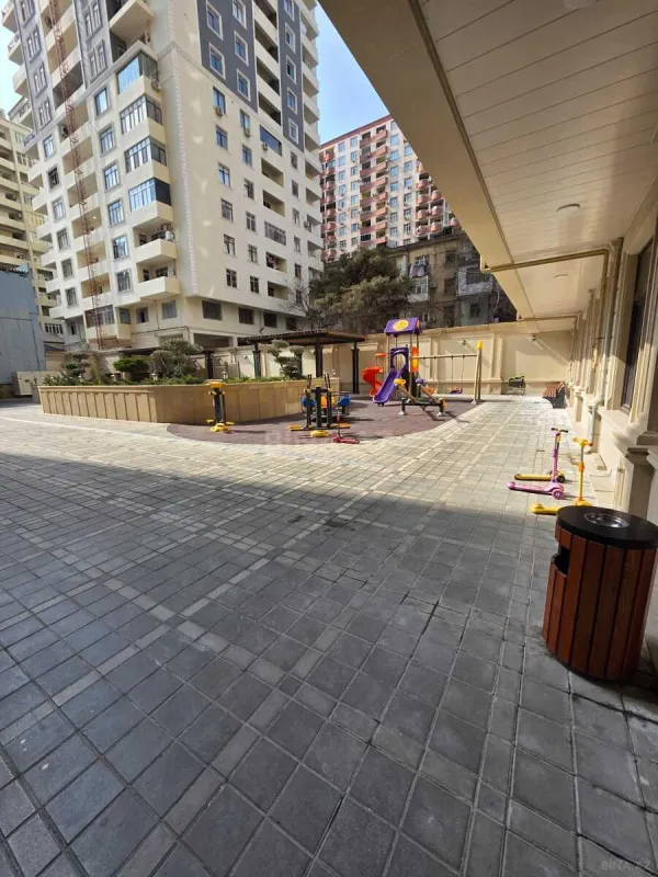 Satılır 3 otaqlı mənzil 153 m²