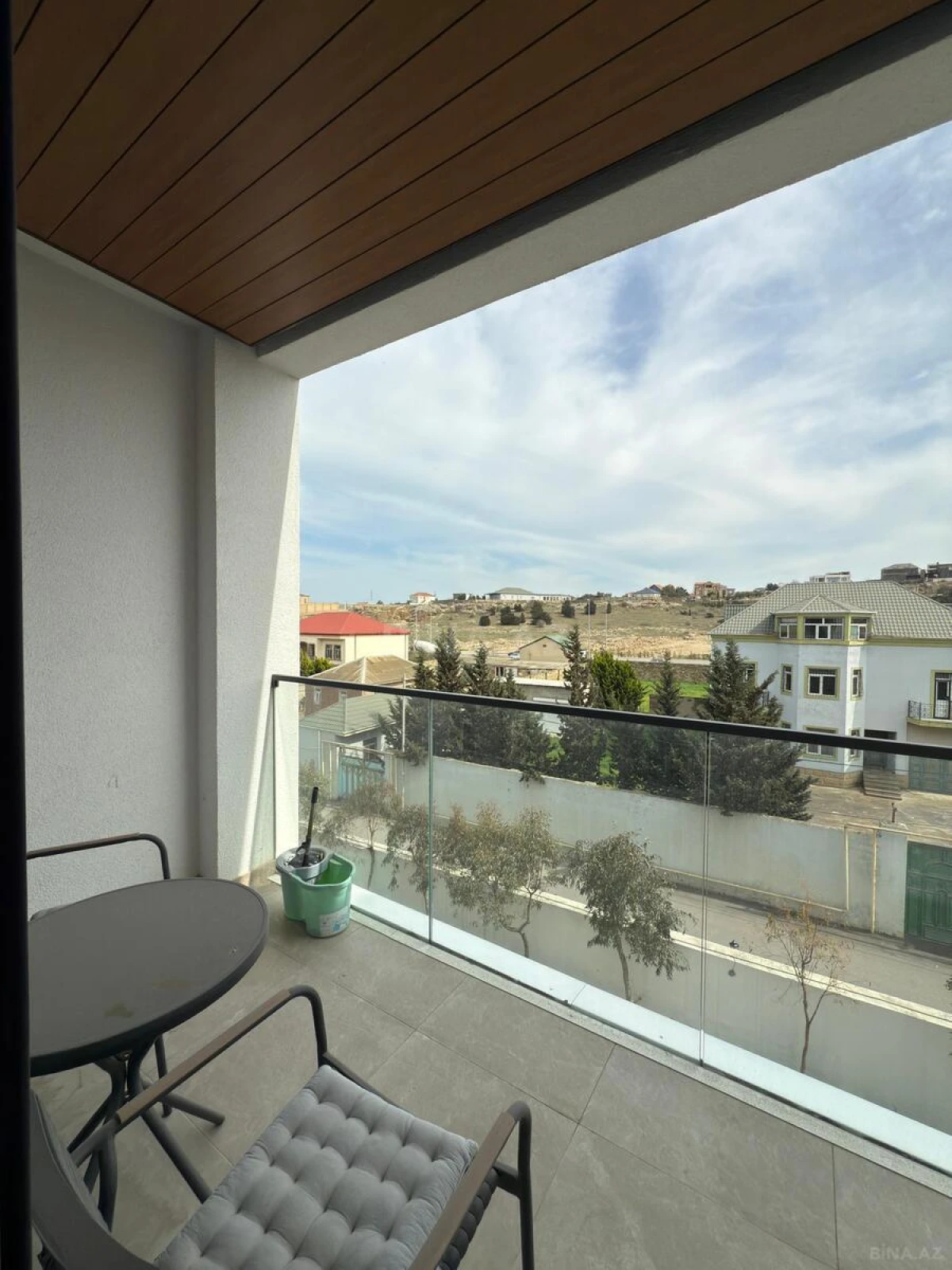 Satılır 2 otaqlı mənzil 93 m²