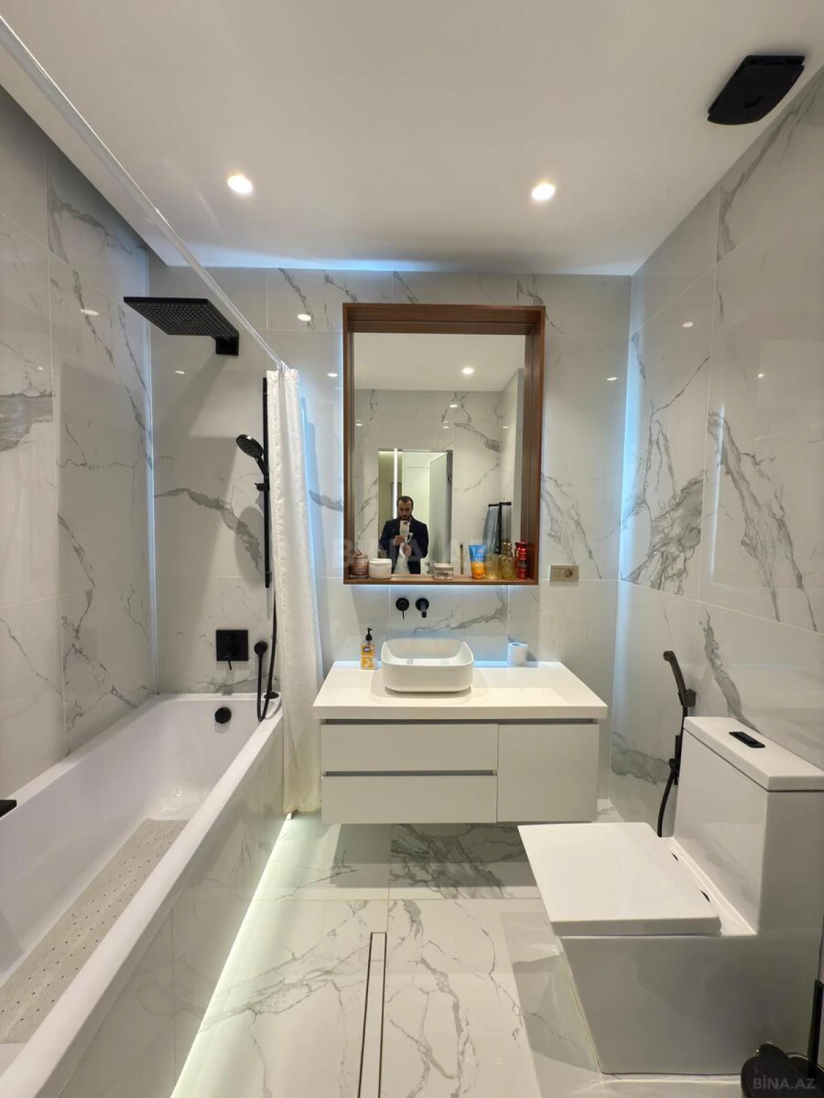 Satılır 2 otaqlı mənzil 93 m²