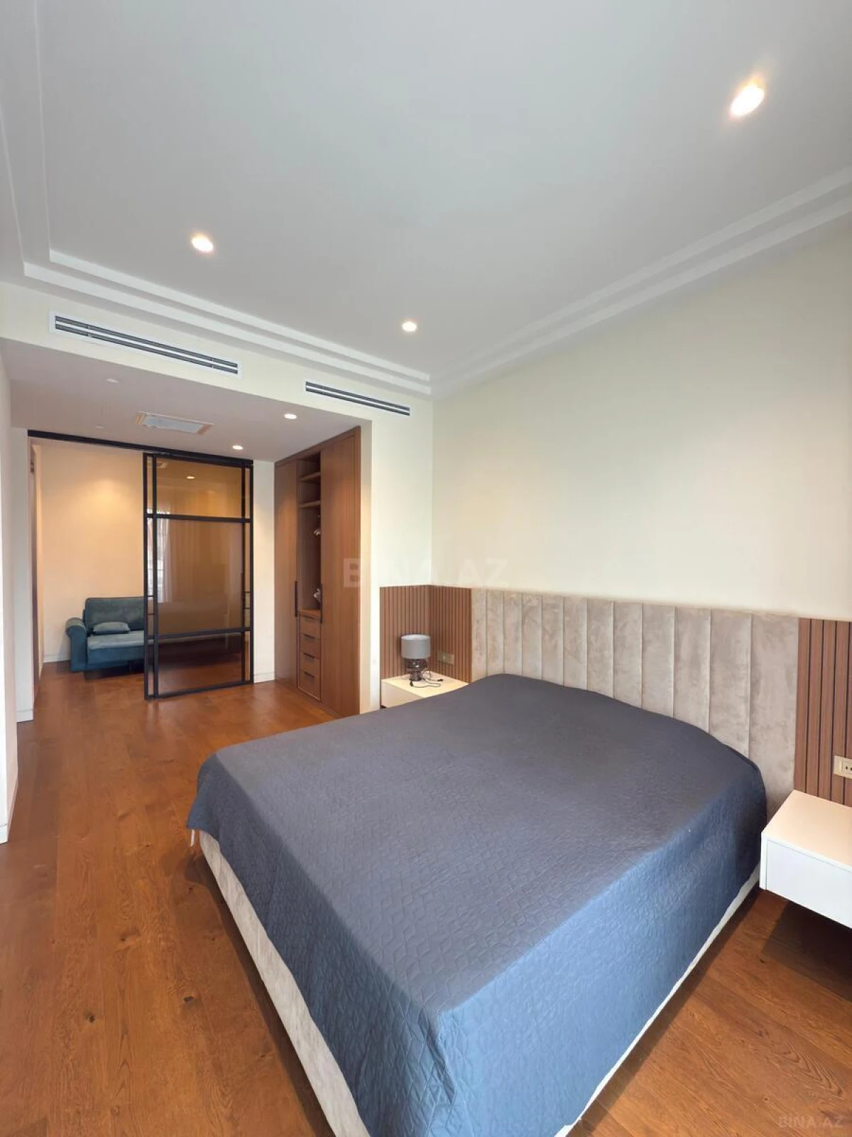 Satılır 2 otaqlı mənzil 93 m²