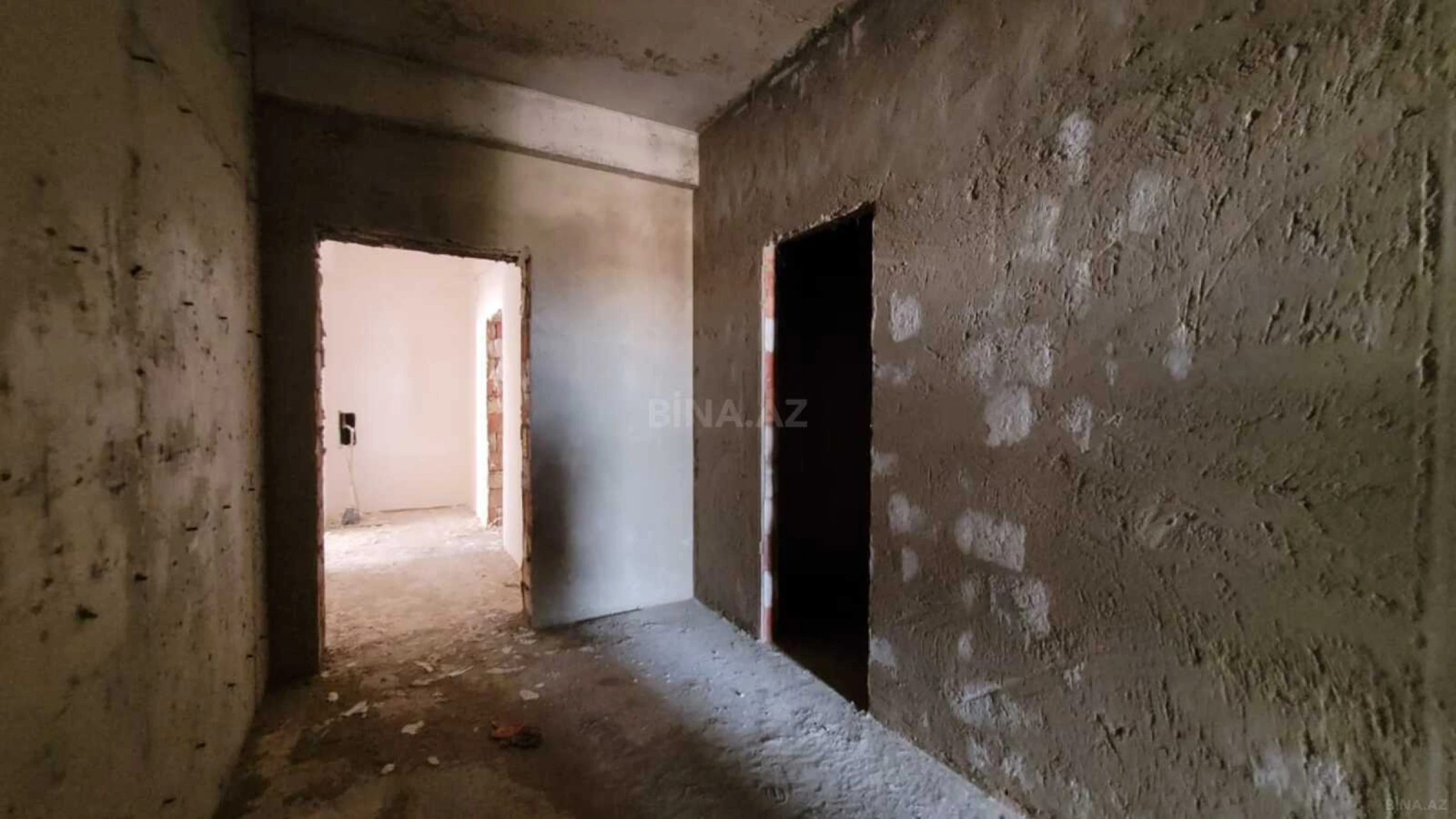 Satılır 4 otaqlı mənzil 196 m²