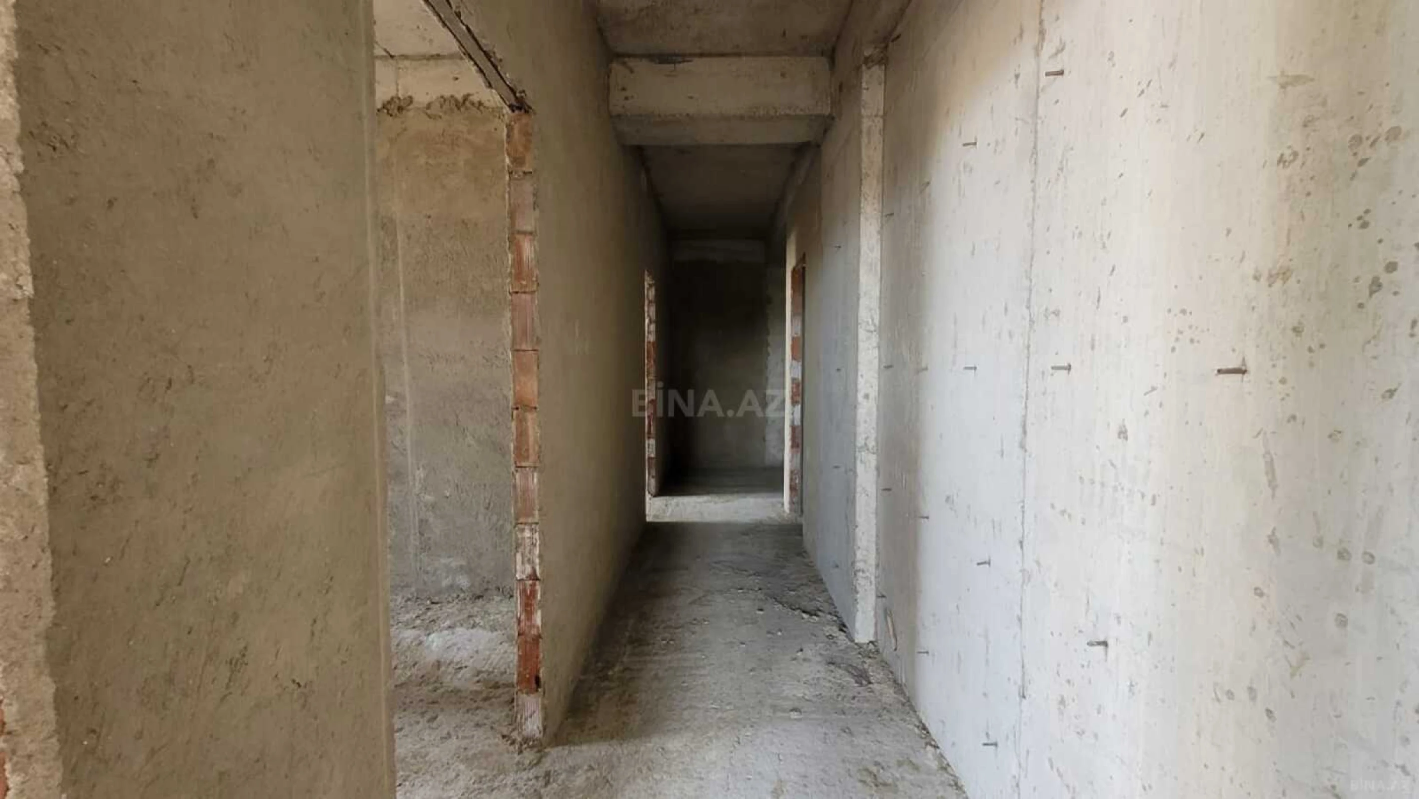 Satılır 4 otaqlı mənzil 196 m²