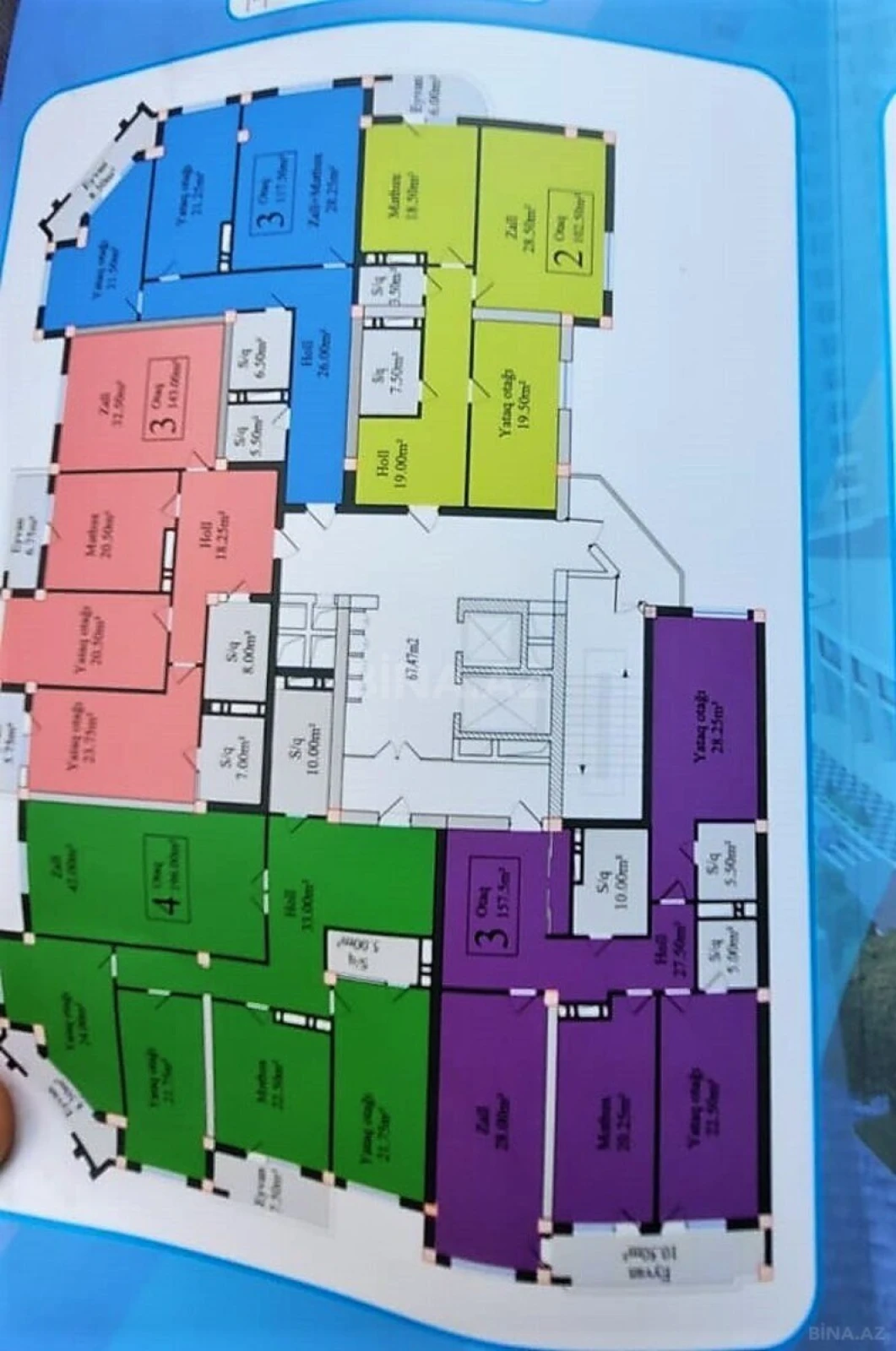 Satılır 4 otaqlı mənzil 196 m²