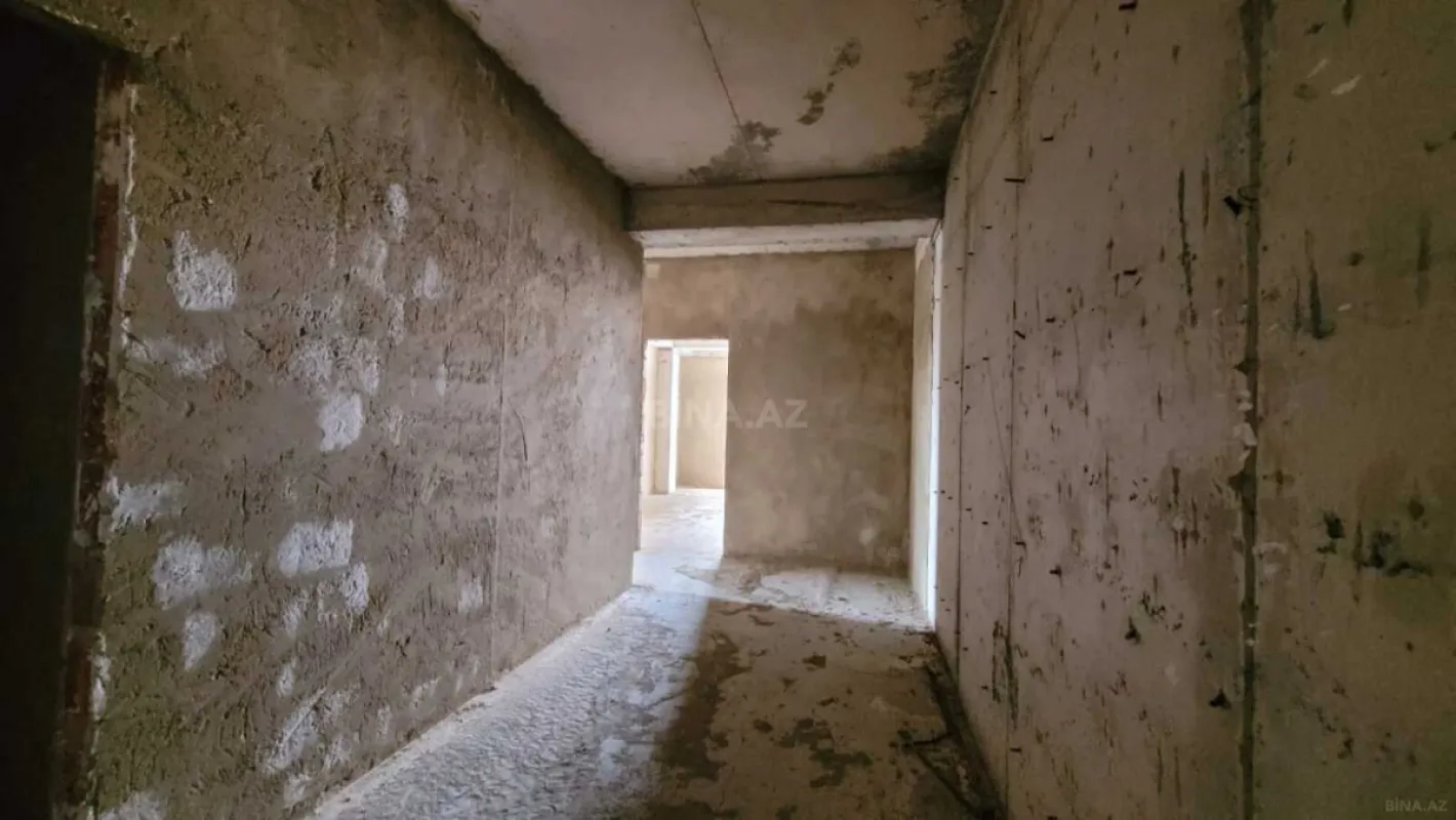 Satılır 4 otaqlı mənzil 196 m²