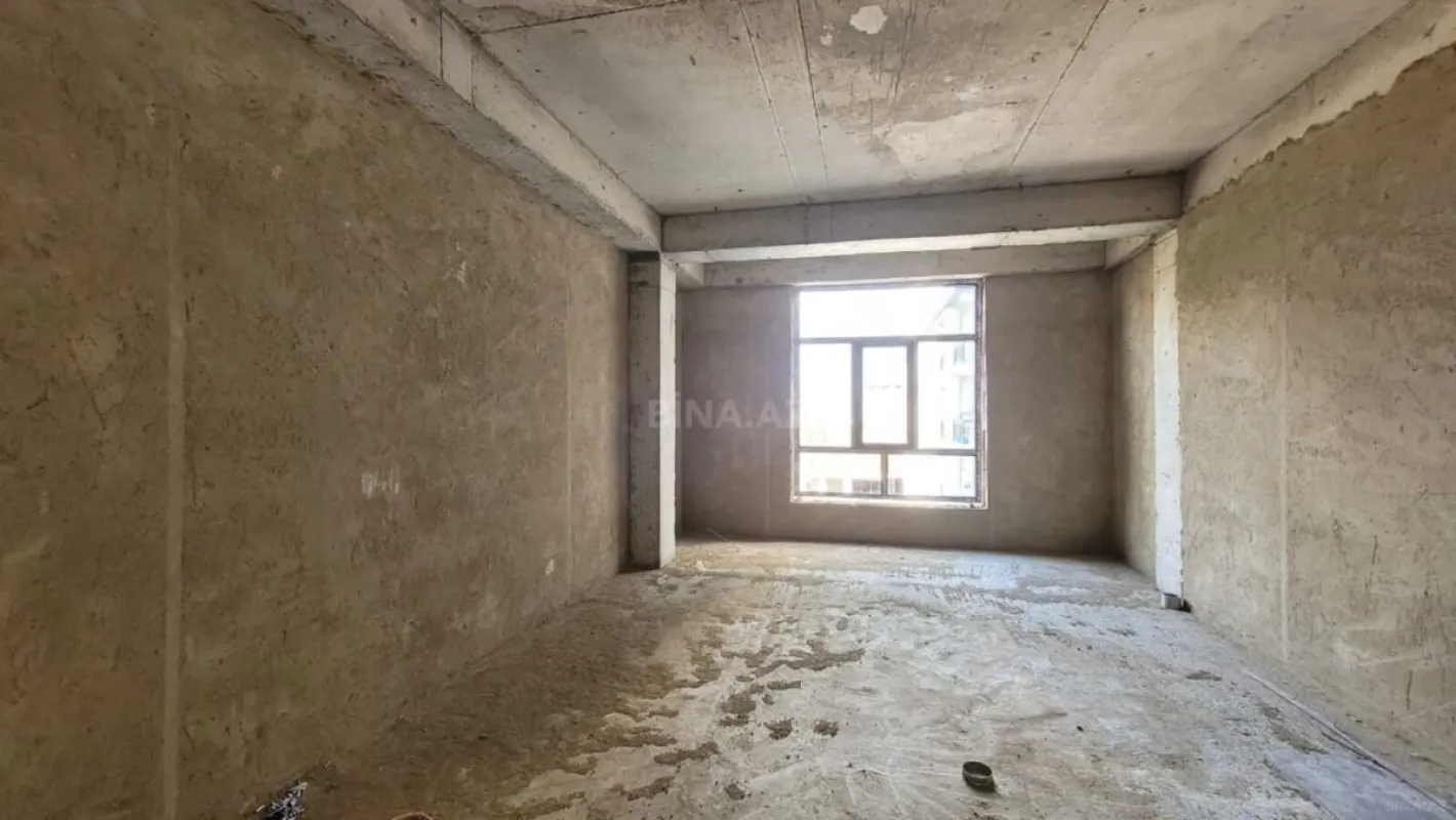 Satılır 4 otaqlı mənzil 196 m²