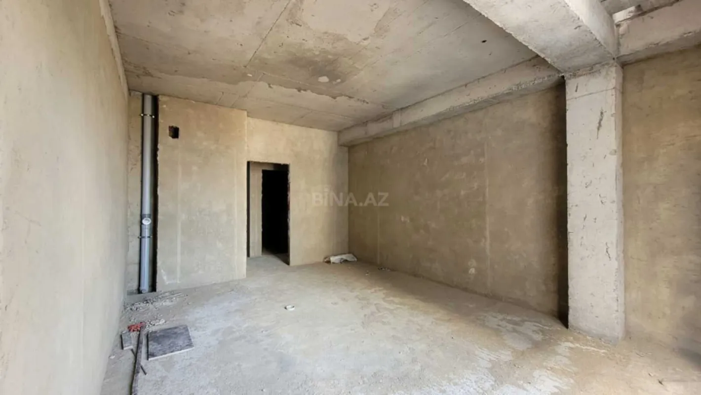 Satılır 4 otaqlı mənzil 196 m²