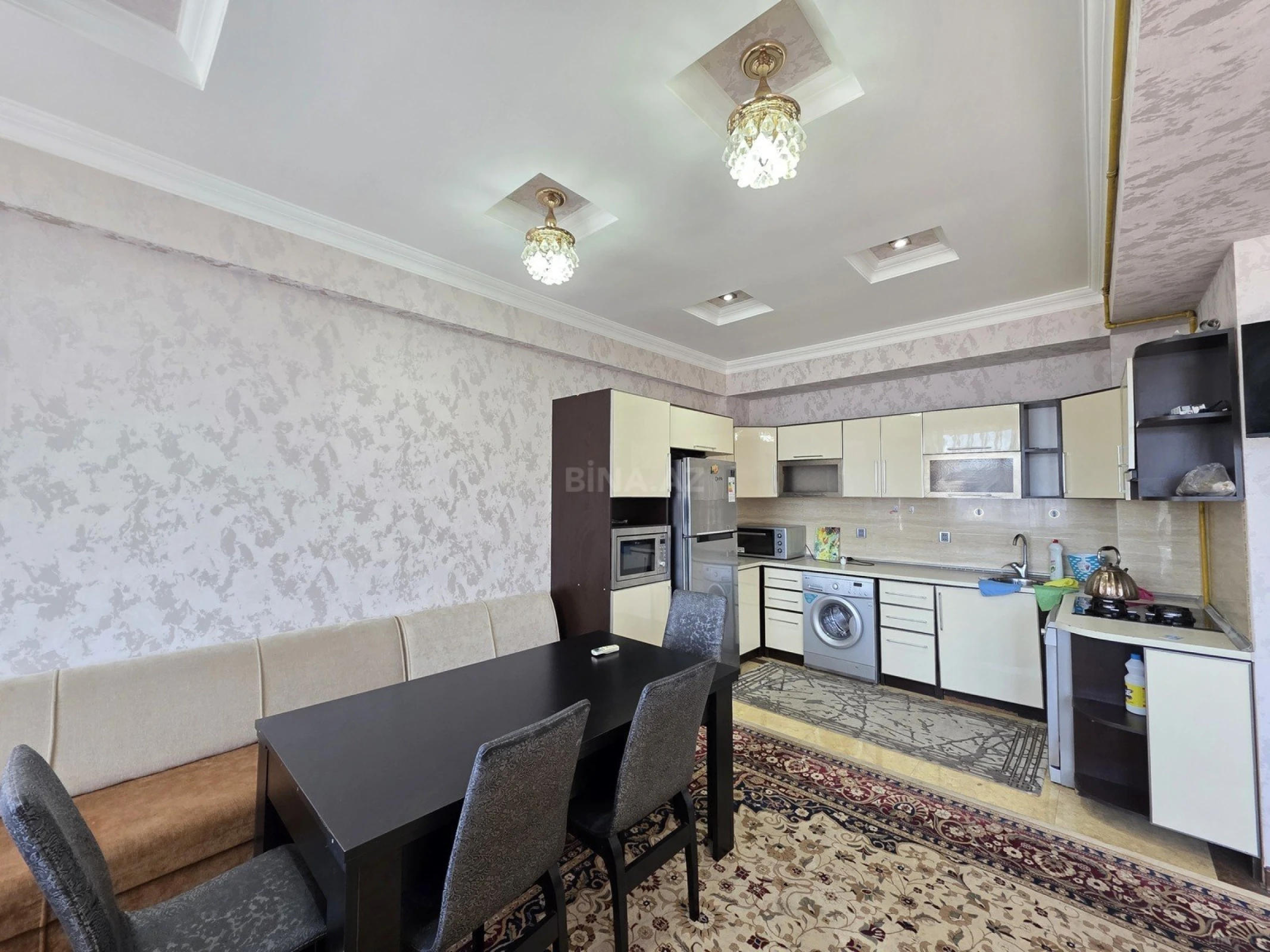Kirayə verilir 4 otaqlı mənzil 170 m²
