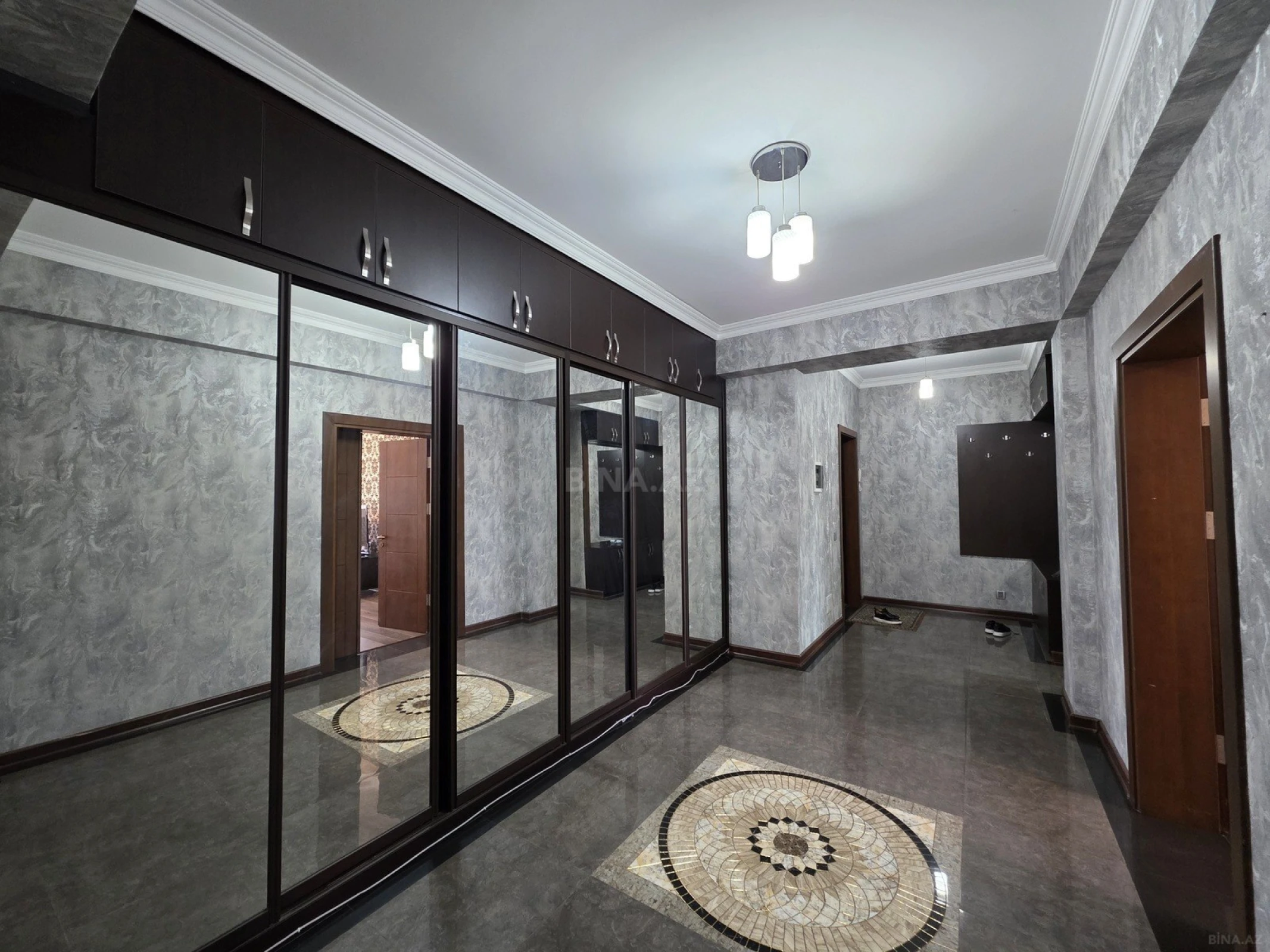 Kirayə verilir 4 otaqlı mənzil 170 m²