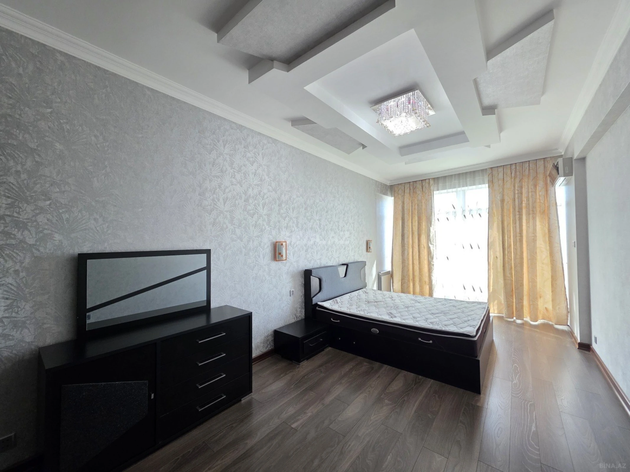 Kirayə verilir 4 otaqlı mənzil 170 m²
