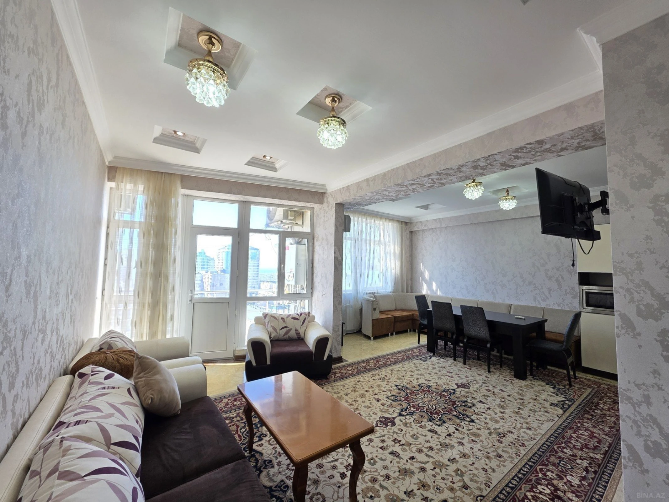 Kirayə verilir 4 otaqlı mənzil 170 m²