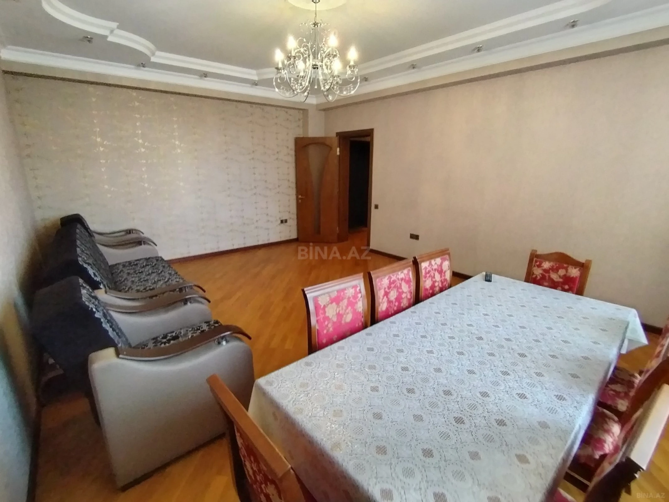 Kirayə verilir 2 otaqlı mənzil 80 m²