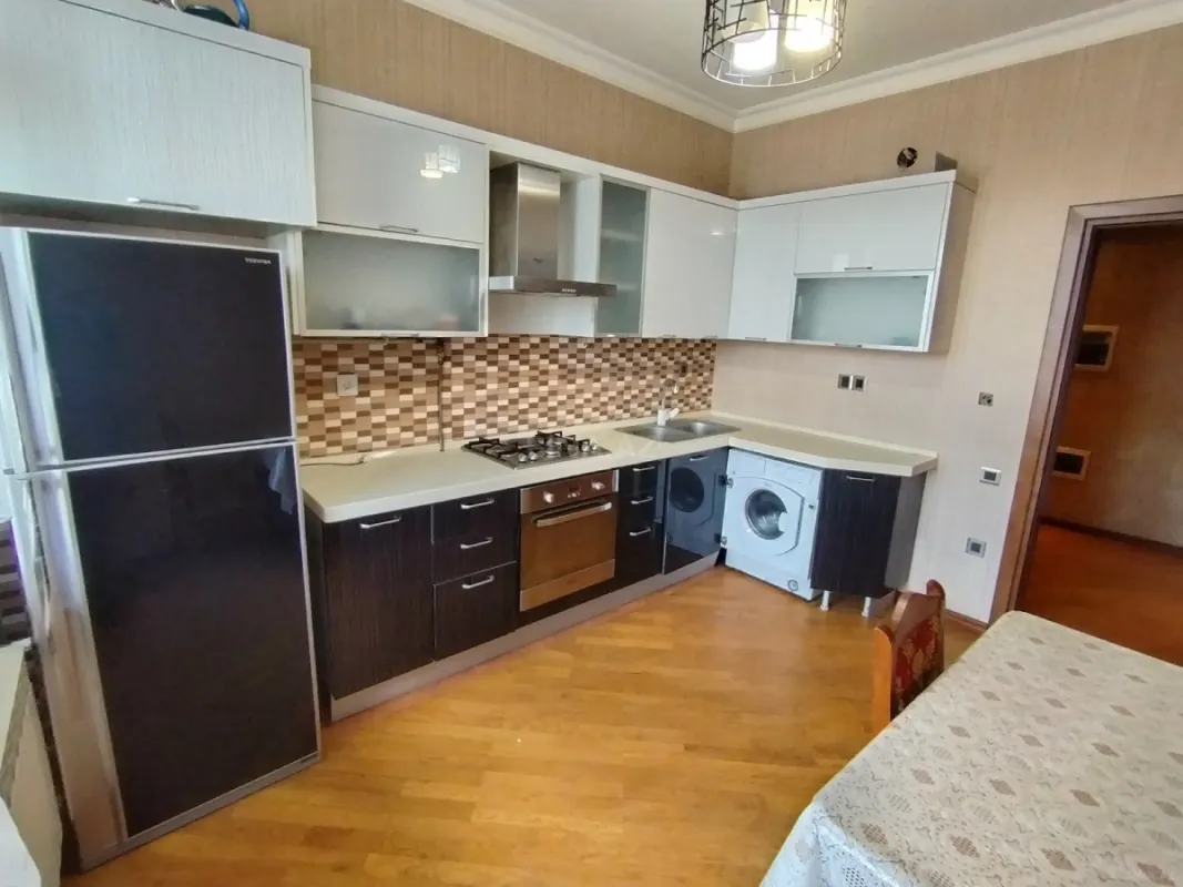 Kirayə verilir 2 otaqlı mənzil 80 m²