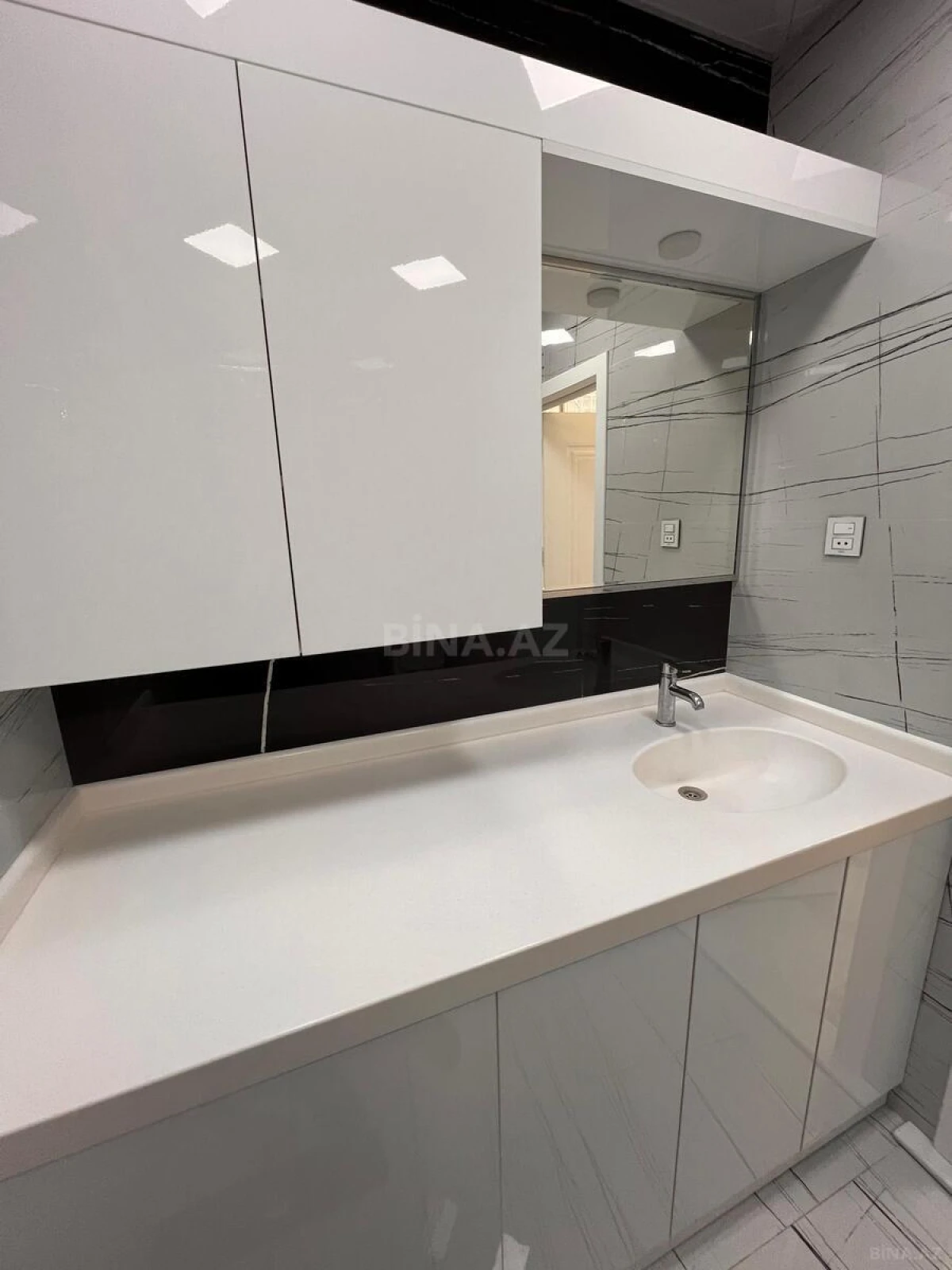 Kirayə verilir 2 otaqlı mənzil 66 m²