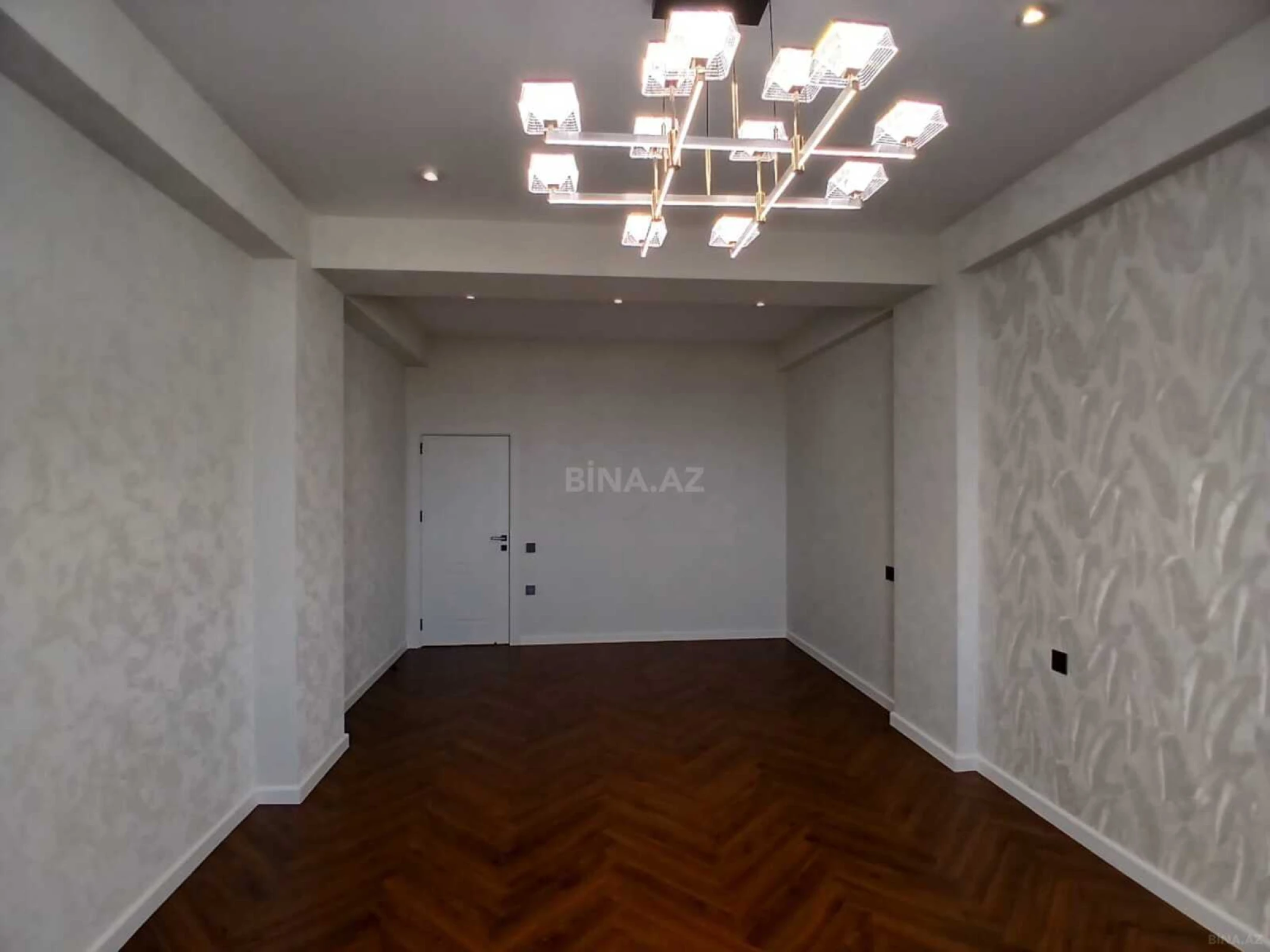 Satılır 3 otaqlı mənzil 139 m²