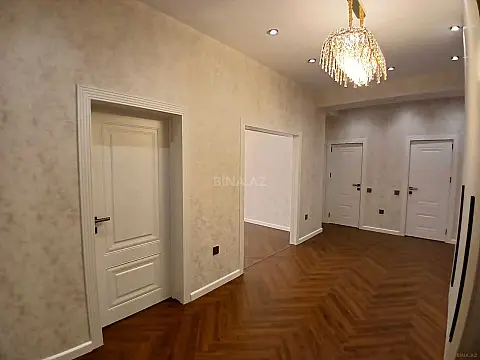 Satılır 3 otaqlı mənzil 139 m²