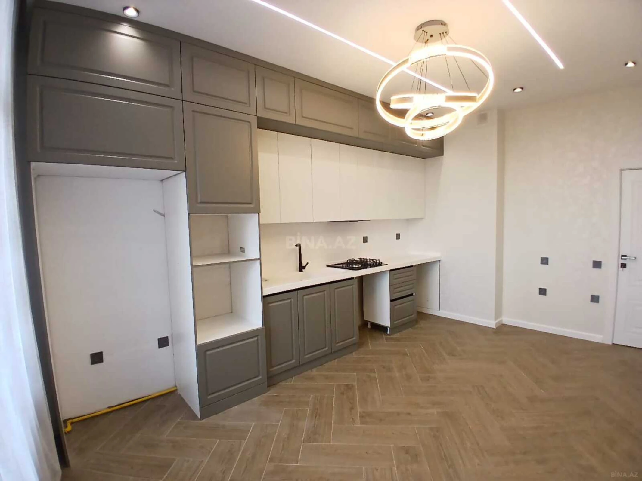 Satılır 3 otaqlı mənzil 139 m²