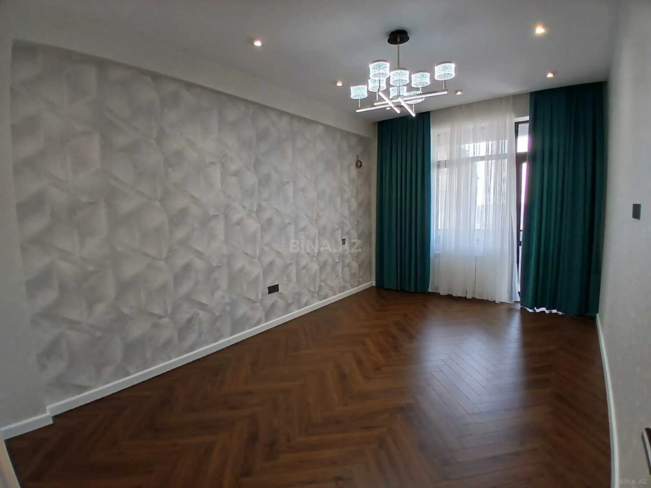 Satılır 3 otaqlı mənzil 139 m²