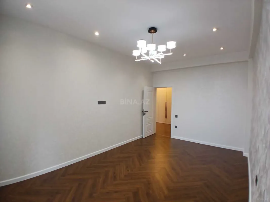 Satılır 3 otaqlı mənzil 139 m²