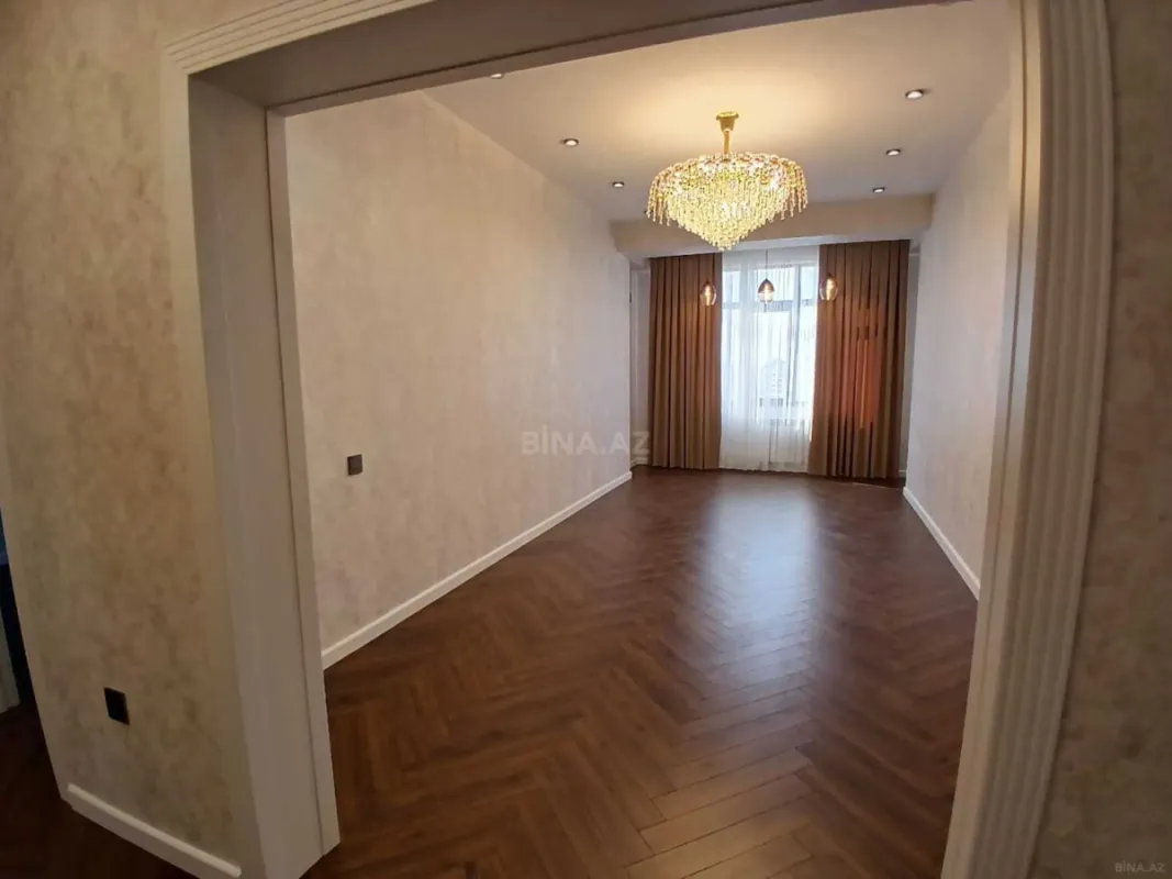 Satılır 3 otaqlı mənzil 139 m²