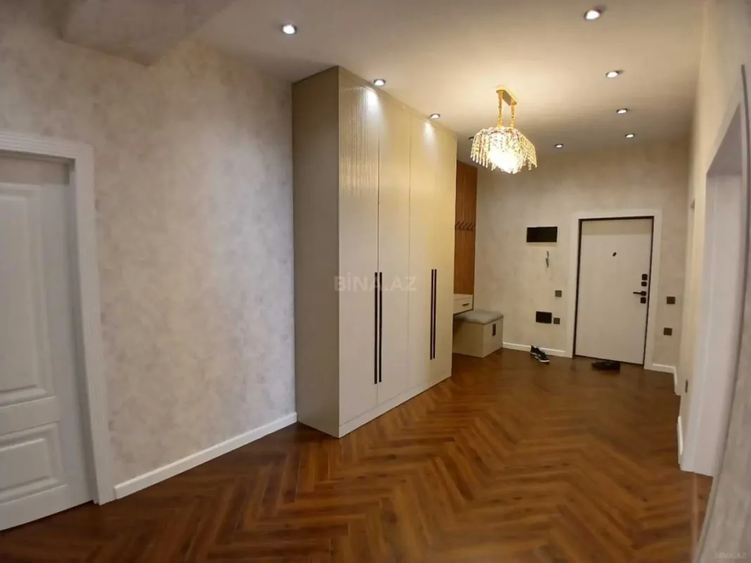 Satılır 3 otaqlı mənzil 139 m²
