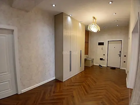 Satılır 3 otaqlı mənzil 139 m²