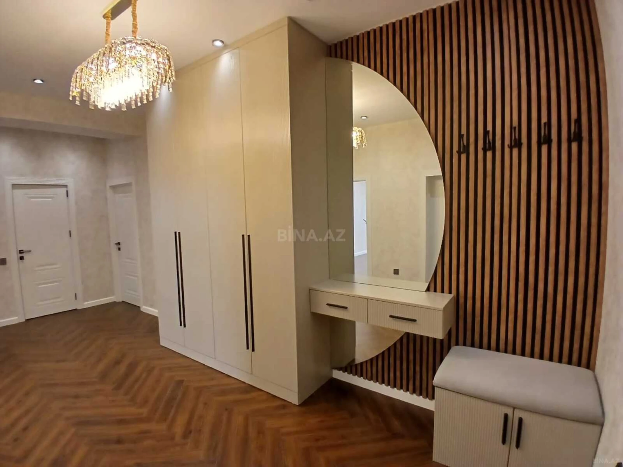Satılır 3 otaqlı mənzil 139 m²