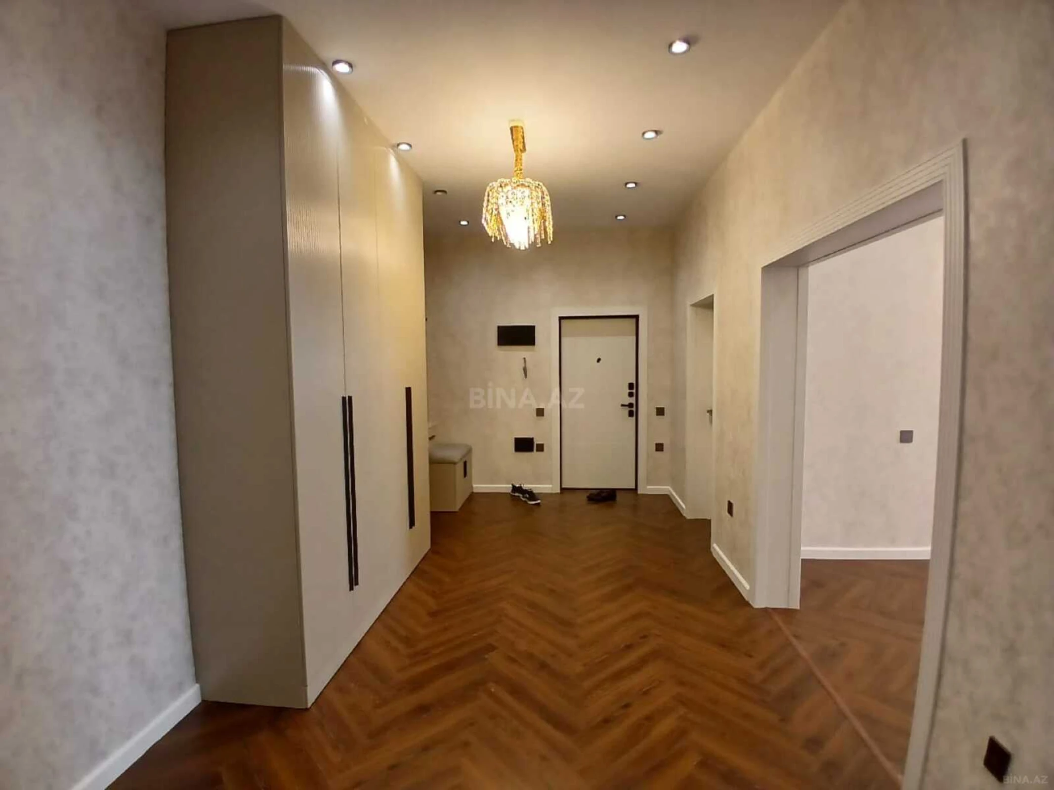 Satılır 3 otaqlı mənzil 139 m²