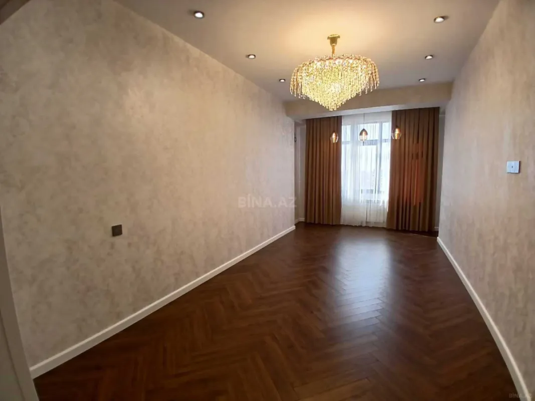 Satılır 3 otaqlı mənzil 139 m²