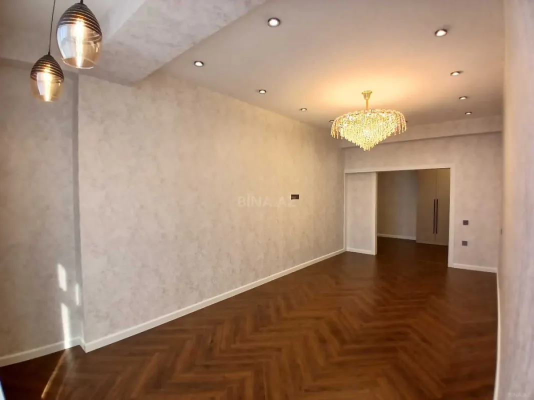 Satılır 3 otaqlı mənzil 139 m²