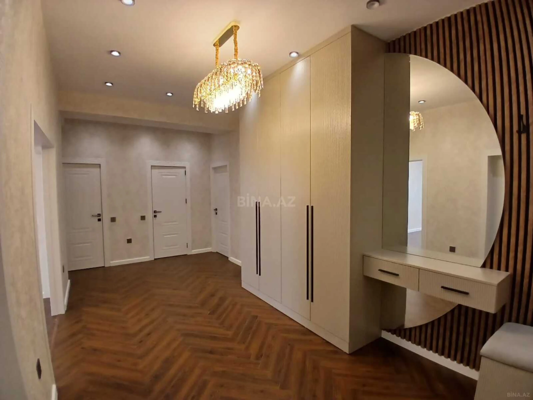 Satılır 3 otaqlı mənzil 139 m²