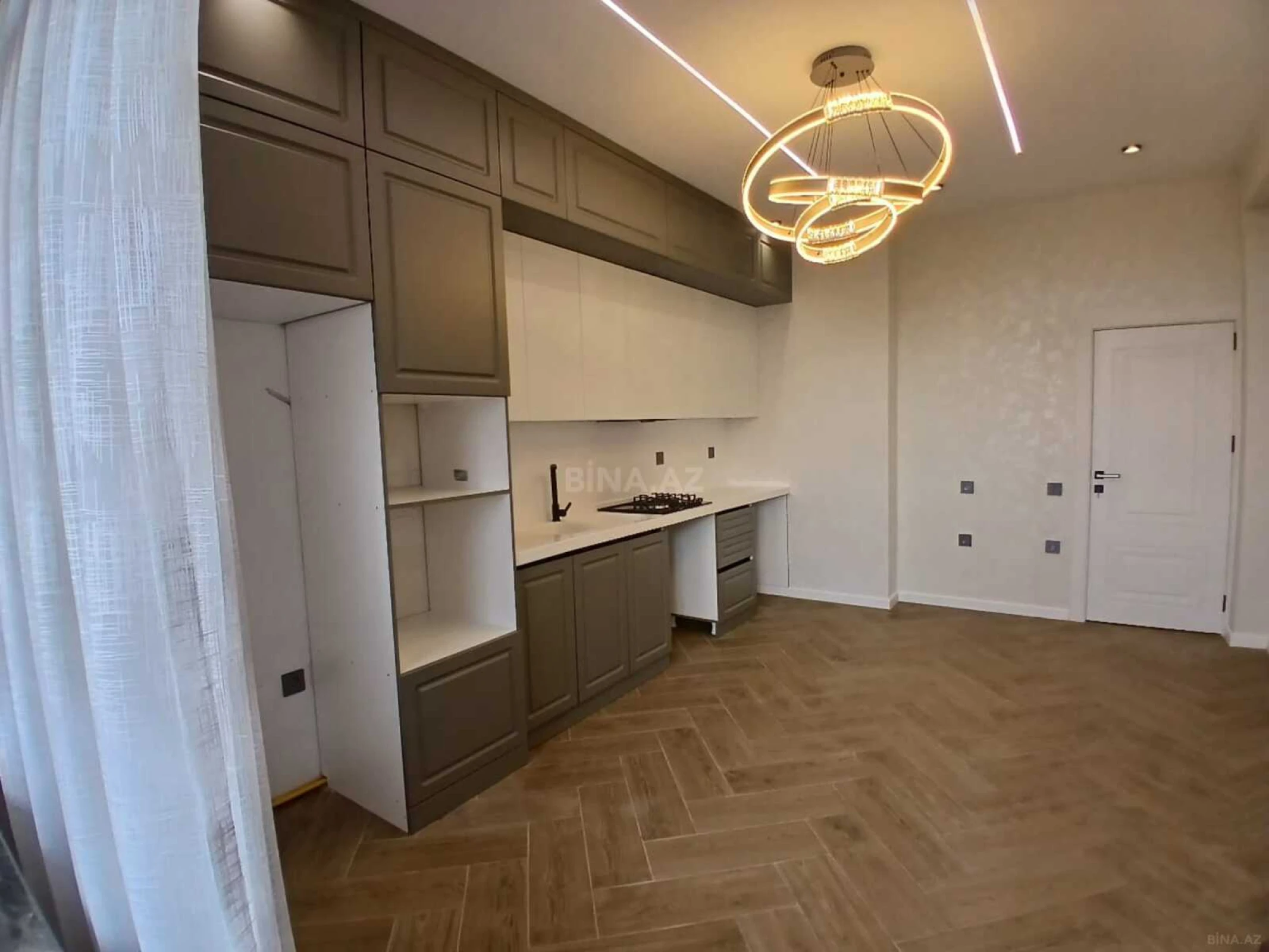 Satılır 3 otaqlı mənzil 139 m²