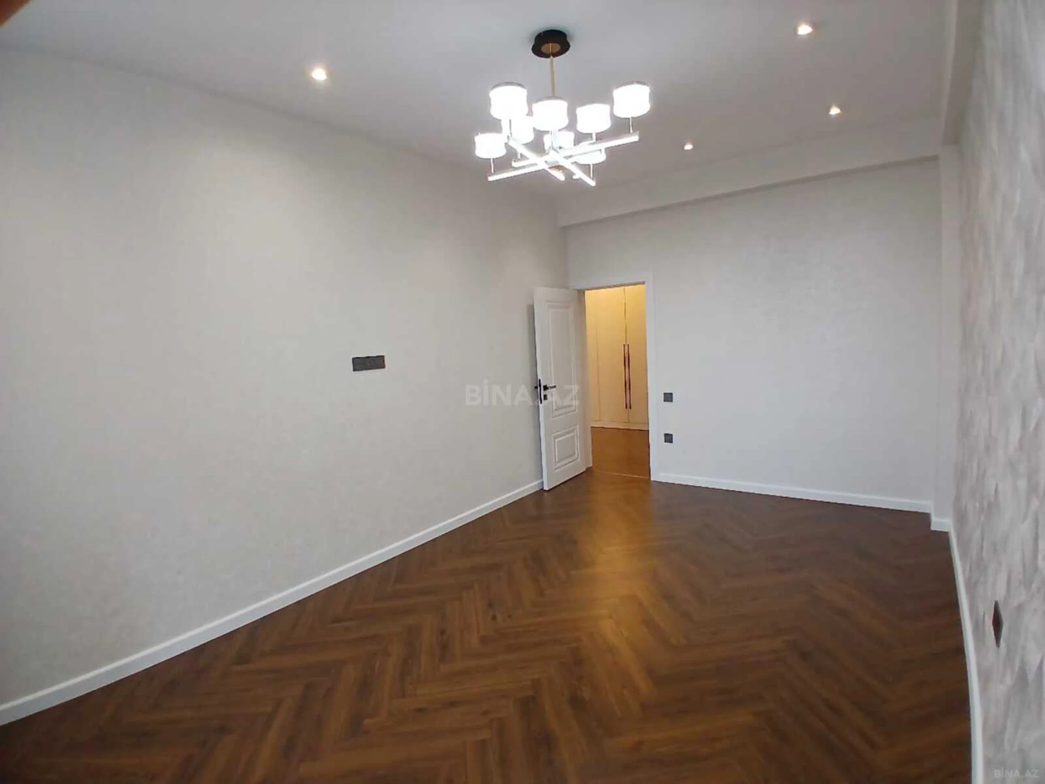 Satılır 3 otaqlı mənzil 139 m²