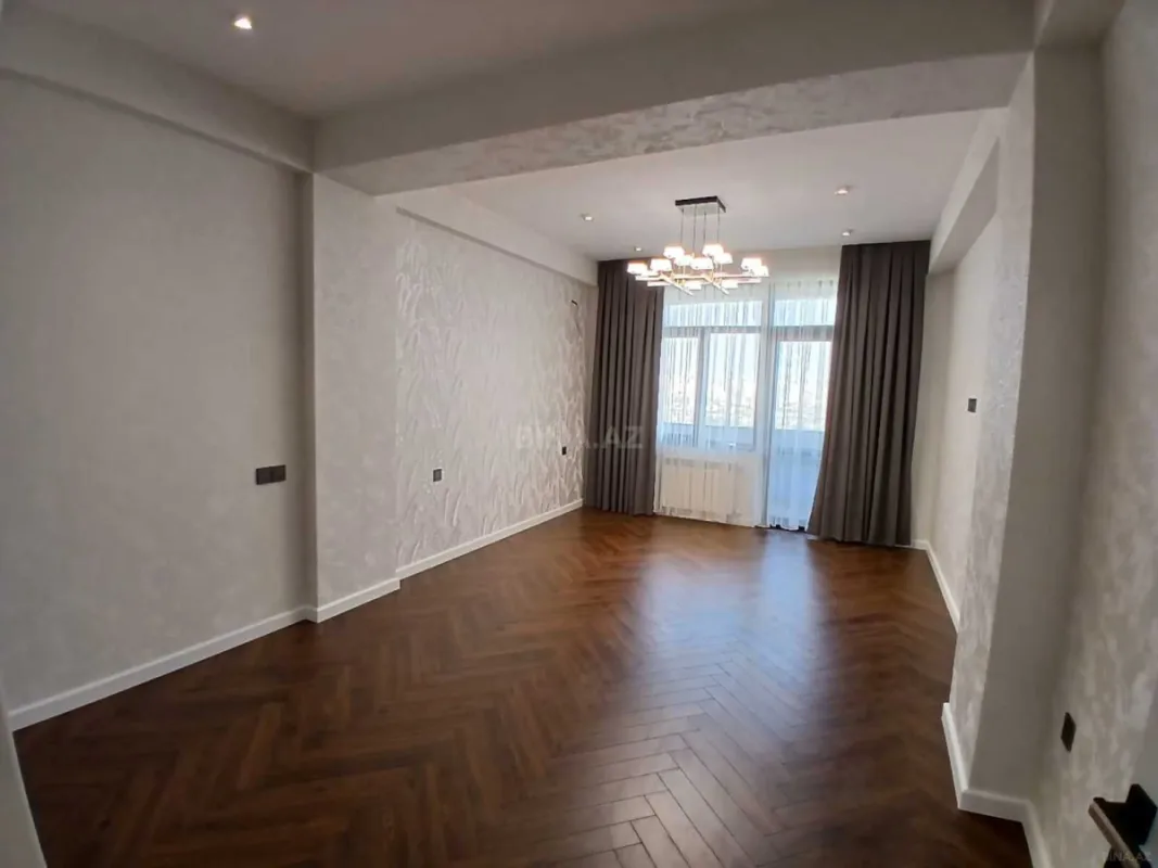 Satılır 3 otaqlı mənzil 139 m²